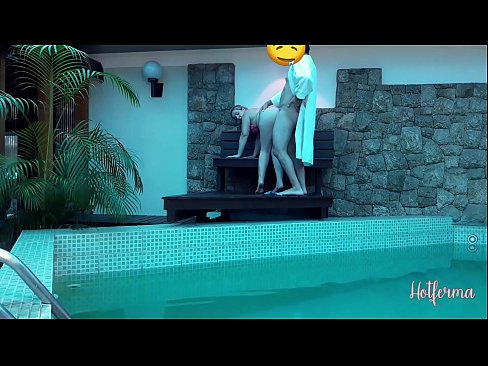❤️ Baas noeget faam nei it swimbad, mar koe net wjerstean in hot ❤️❌  Seks by wy